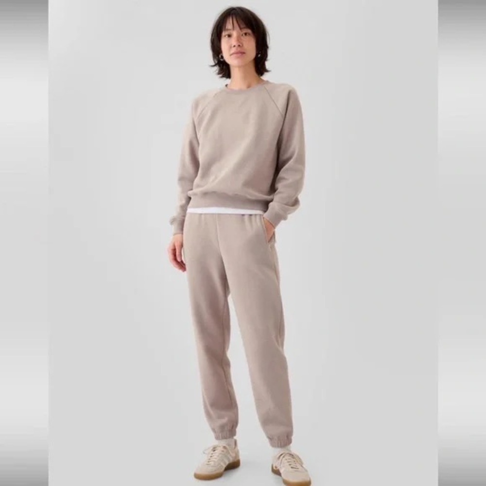 Gap High Rise Vintage Soft Joggers and Matching Crewneck